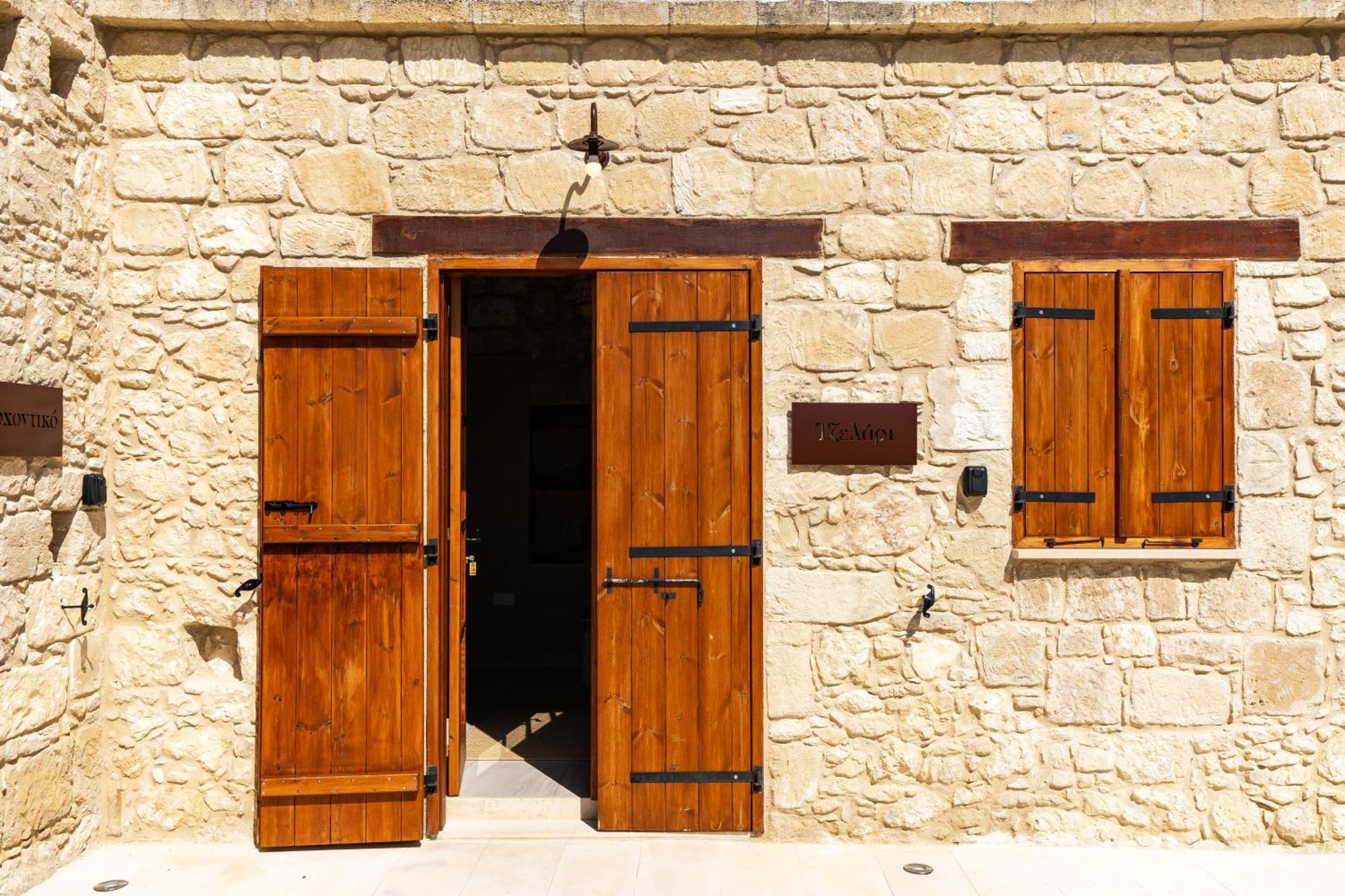 Harma Traditional Boutique Suites Paphos Rum bild