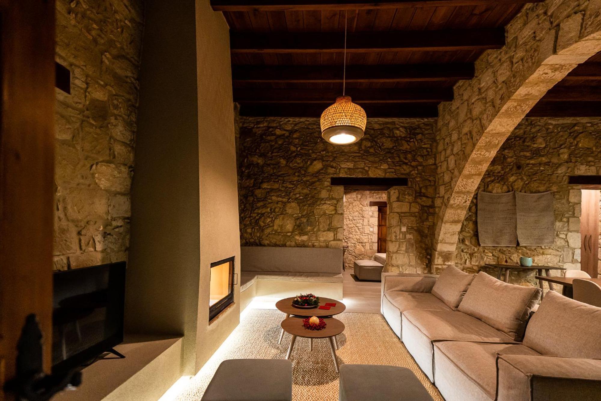 Harma Traditional Boutique Suites Paphos Rum bild