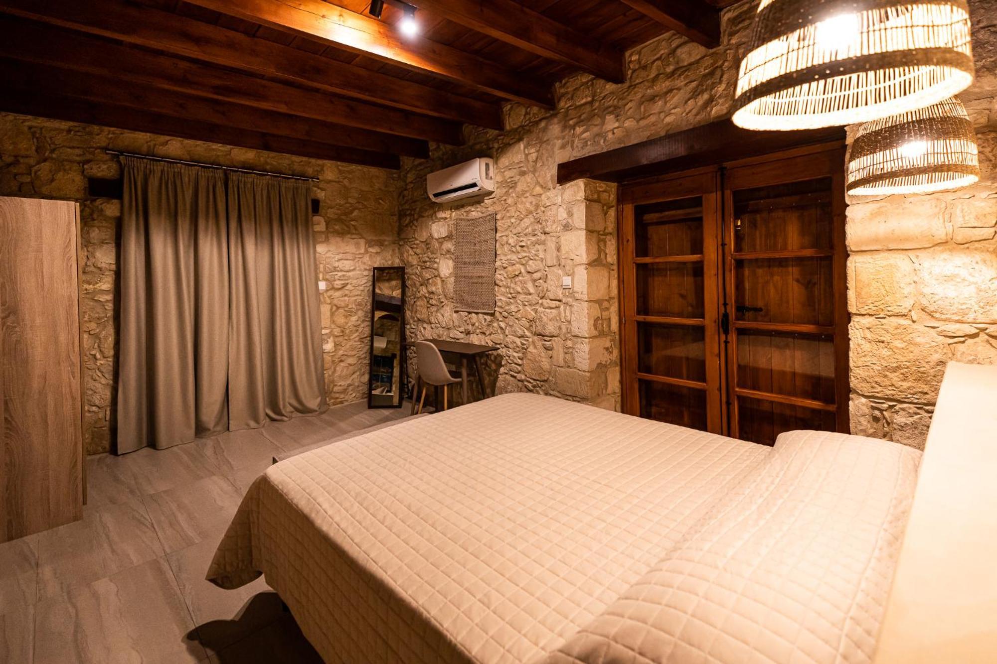 Harma Traditional Boutique Suites Paphos Rum bild