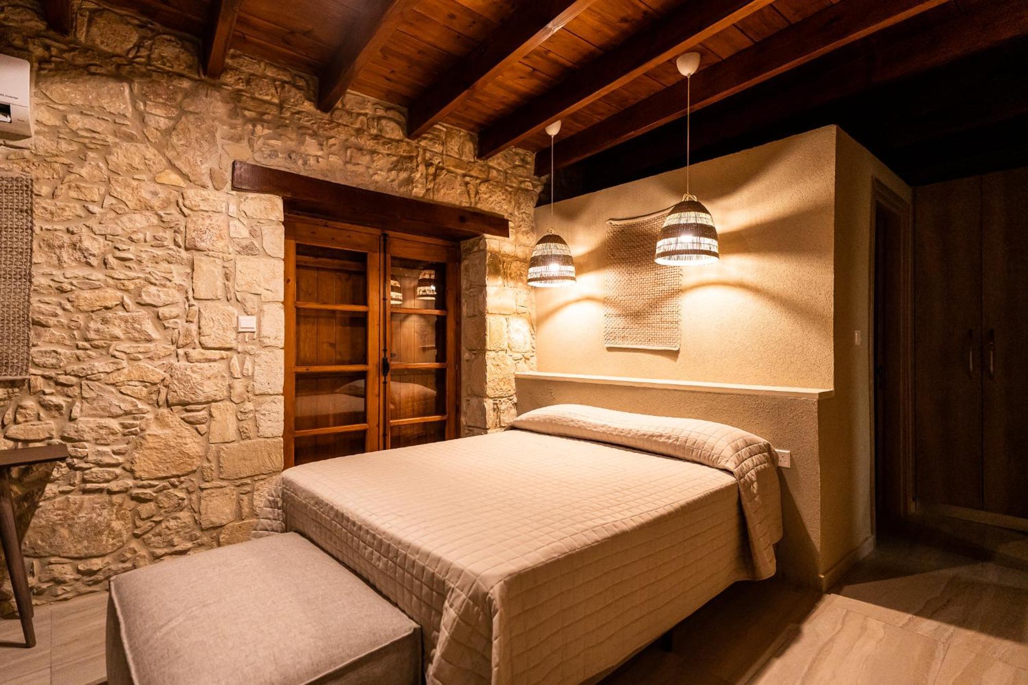 Harma Traditional Boutique Suites Paphos Rum bild