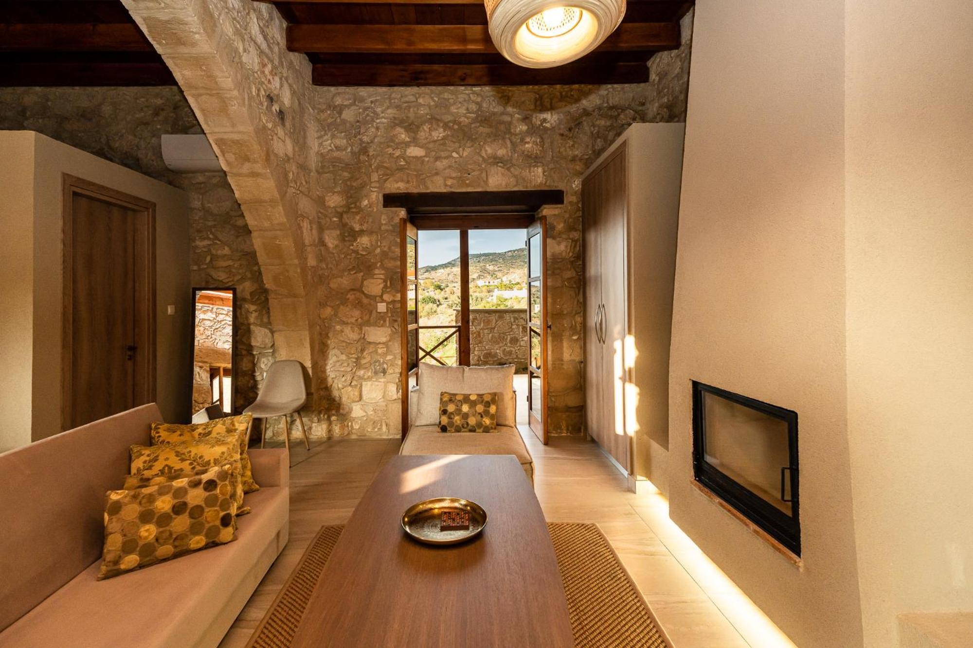 Harma Traditional Boutique Suites Paphos Rum bild