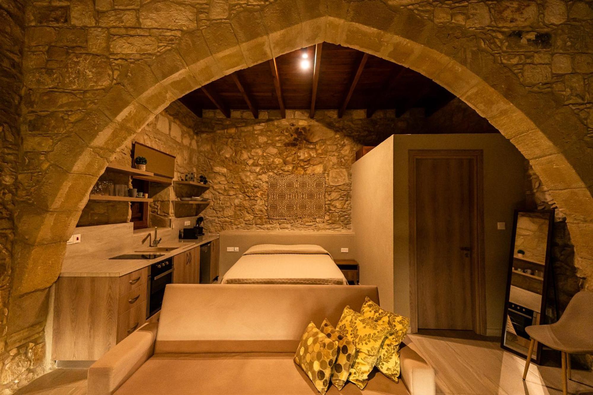 Harma Traditional Boutique Suites Paphos Rum bild