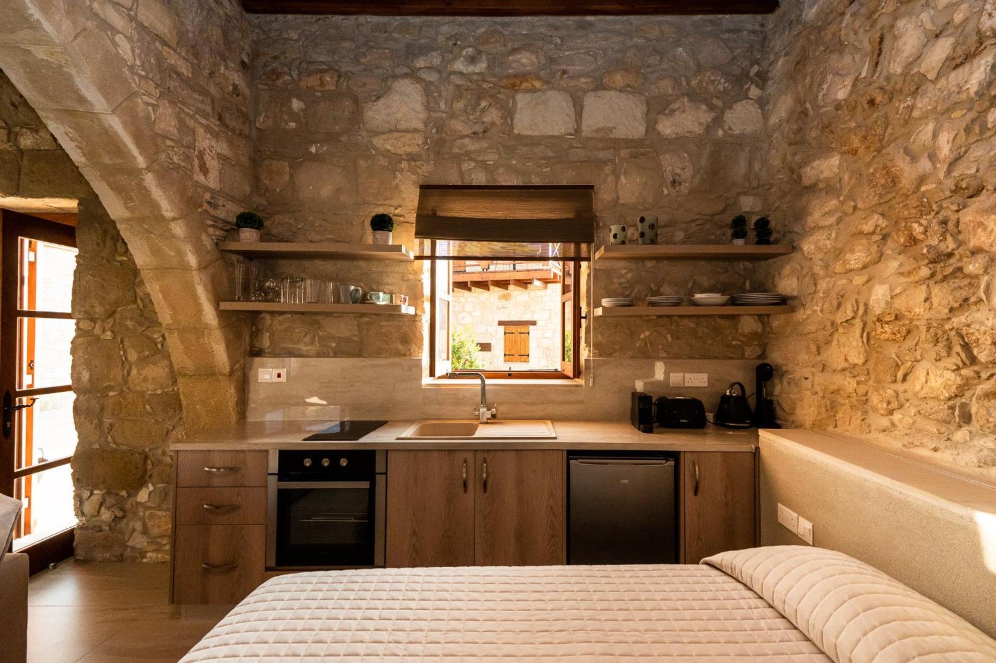 Harma Traditional Boutique Suites Paphos Rum bild